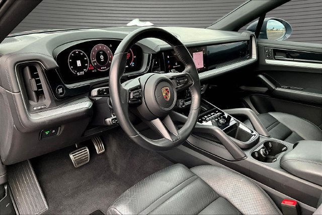 Used 2024 Porsche Cayenne S AWD/4WD image 16