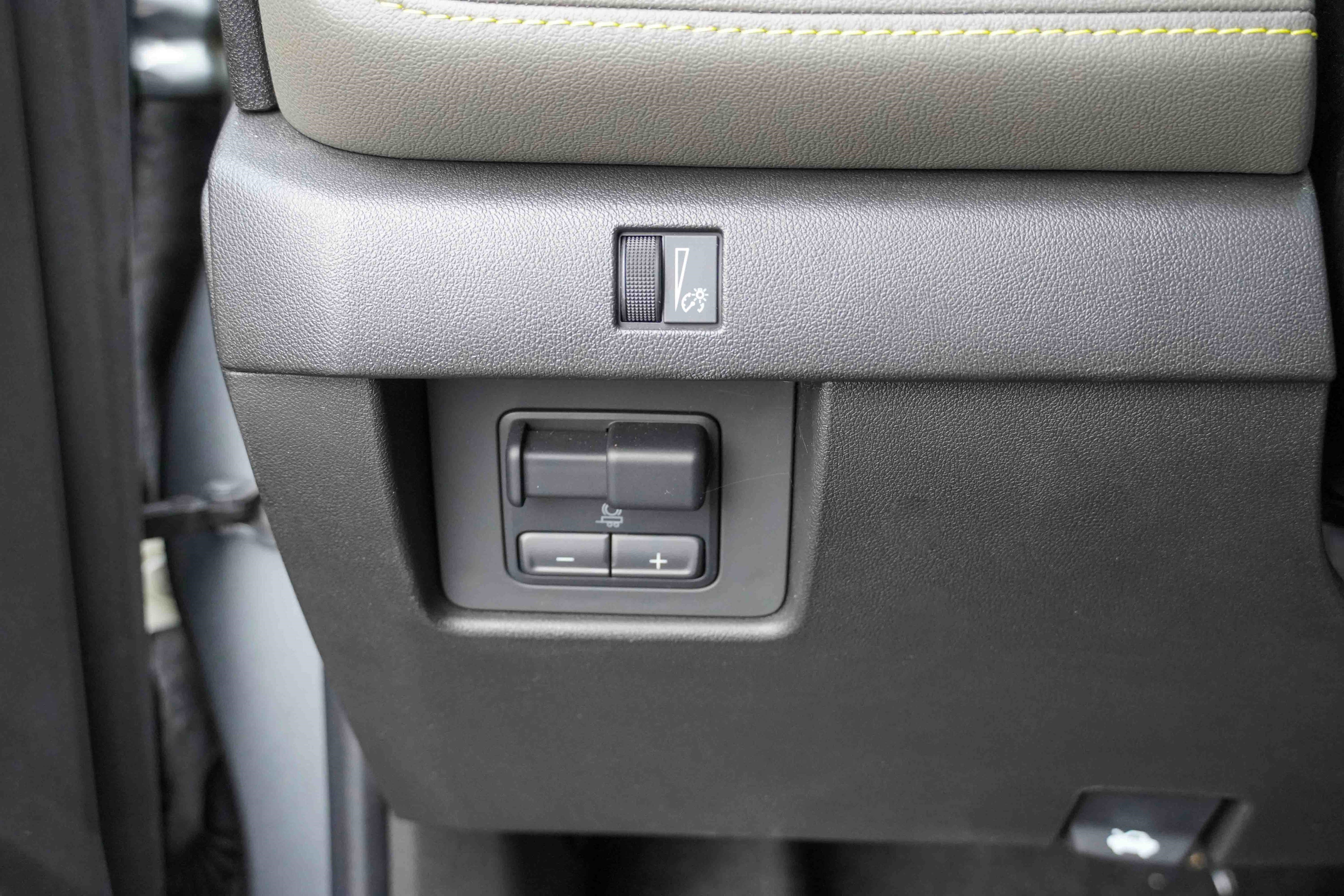 Used 2023 Chevrolet Colorado ZR2 w/ ZR2 Convenience Package III image 16