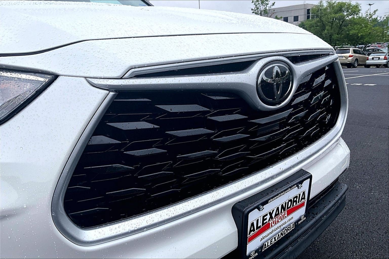 Used 2021 Toyota Highlander LE AWD/4WD image 29