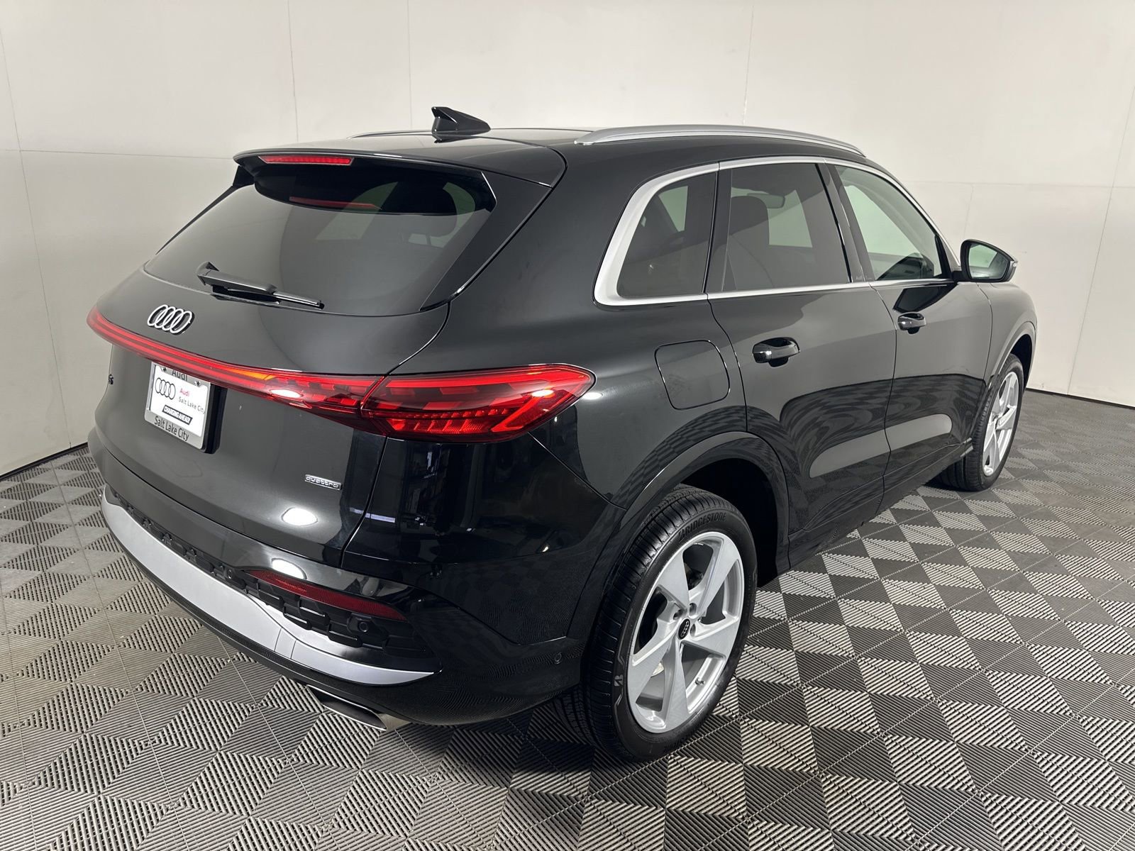 Certified 2025 Audi Q5 Premium Plus w/ Premium Plus AWD/4WD image 6