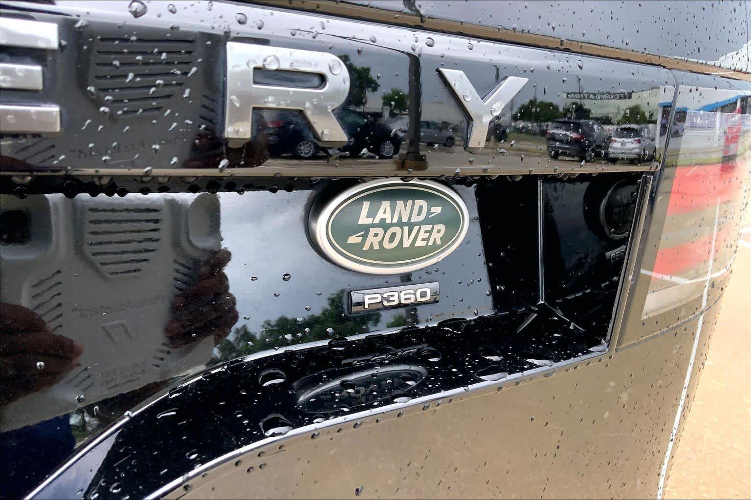 Used 2023 Land Rover Discovery HSE R-Dynamic AWD/4WD image 10