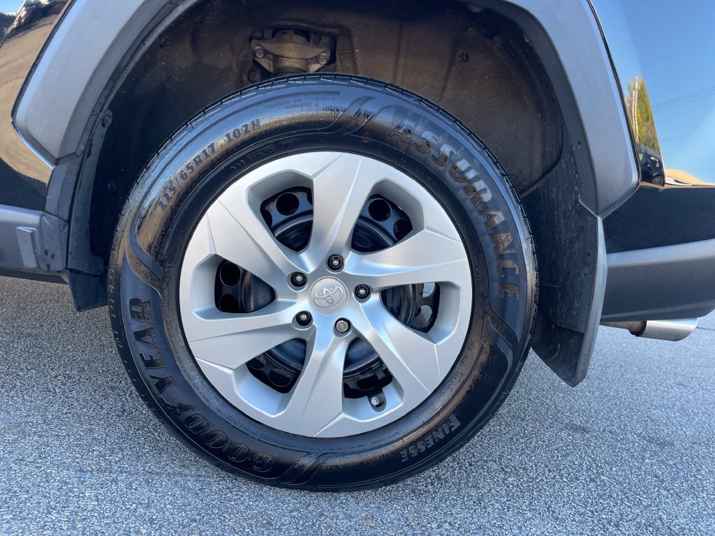Certified 2022 Toyota RAV4 LE AWD/4WD image 10