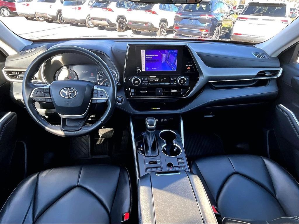Used 2023 Toyota Highlander XLE AWD/4WD image 22