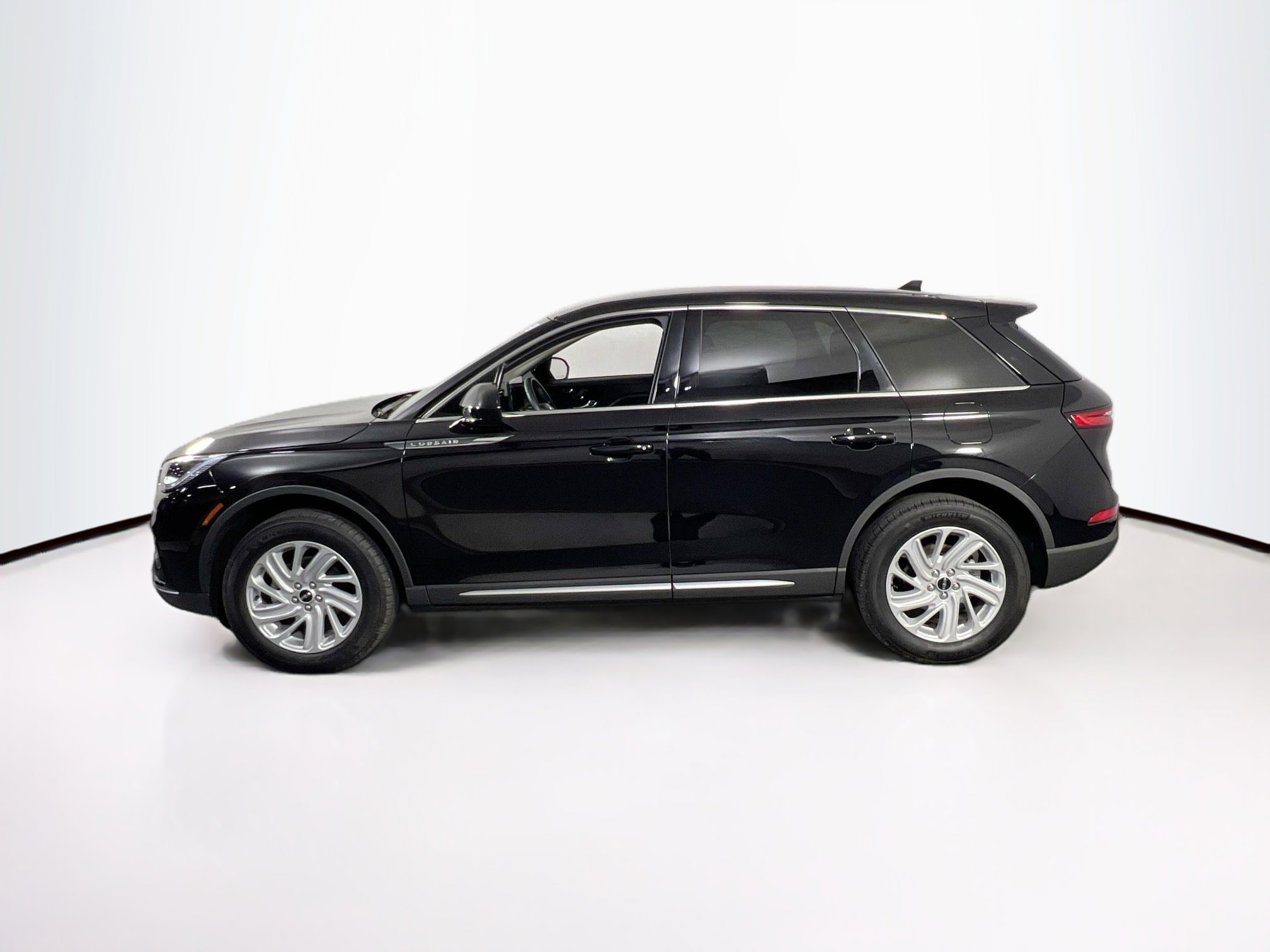Used 2025 Lincoln Corsair AWD w/ Rear Removable Package Tray image 8
