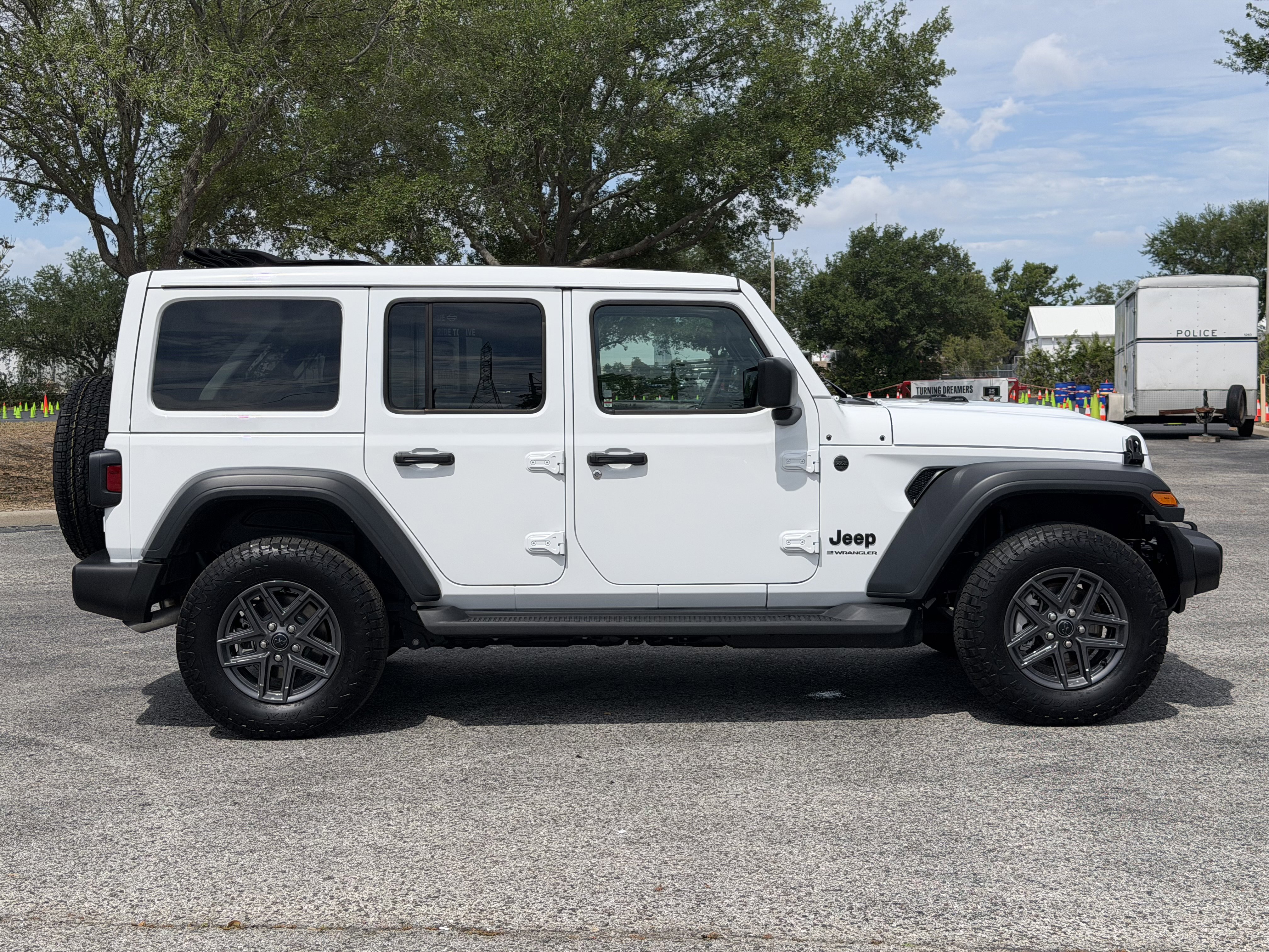 Used 2026 Jeep Wrangler Unlimited Sport AWD/4WD image 8