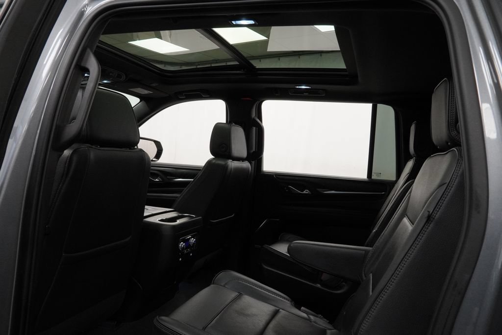 Used 2021 GMC Yukon XL Denali w/ Denali Premium Package AWD/4WD image 13