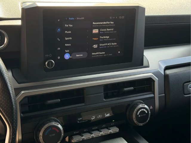 Used 2025 Toyota 4Runner SR5 AWD/4WD image 16