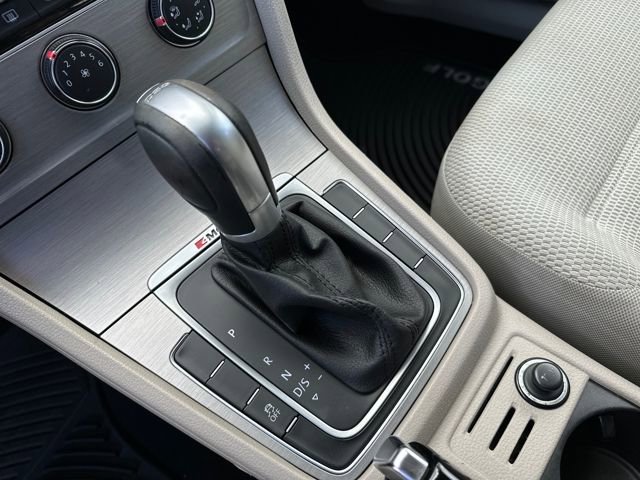 Used 2017 Volkswagen Golf S image 26