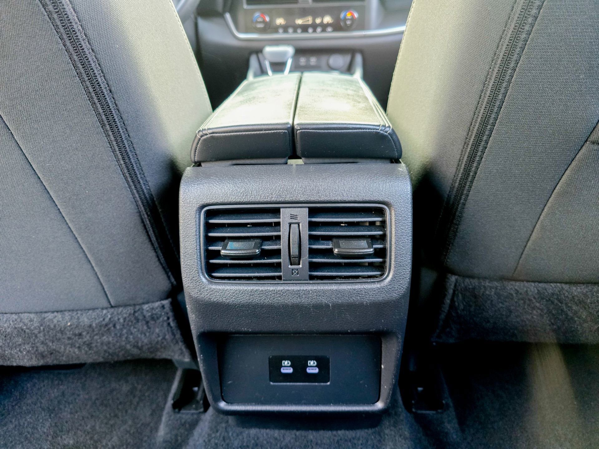 Used 2024 Nissan Rogue SV image 35