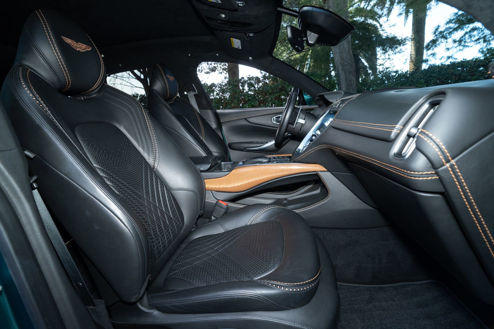 Used 2021 Aston Martin DBX AWD/4WD image 21