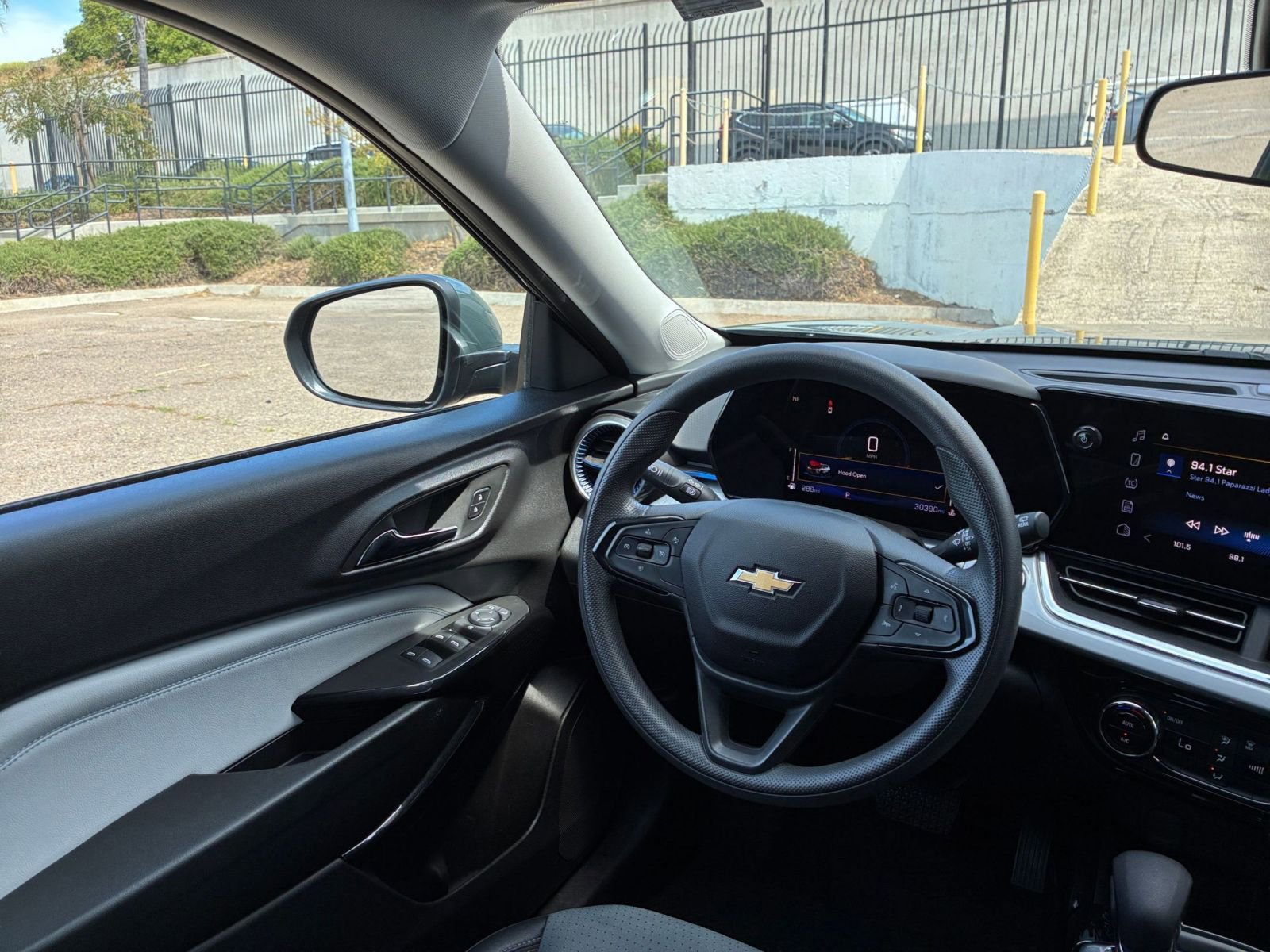 Used 2025 Chevrolet Trax LT image 33