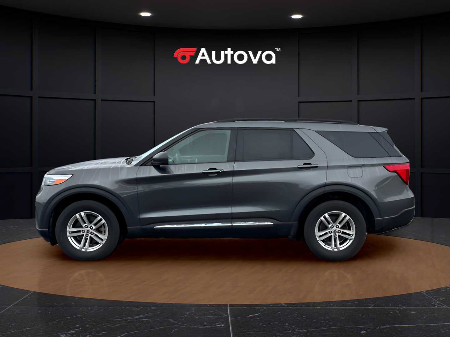 Used 2020 Ford Explorer XLT w/ Equipment Group 202A AWD/4WD image 2