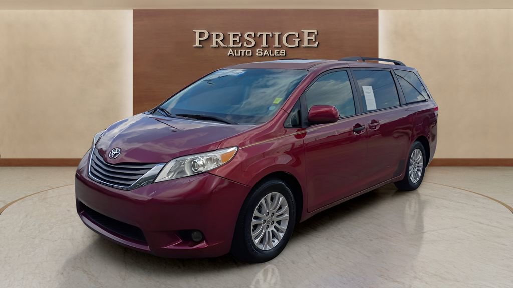 Used 2012 Toyota Sienna XLE FWD image 2