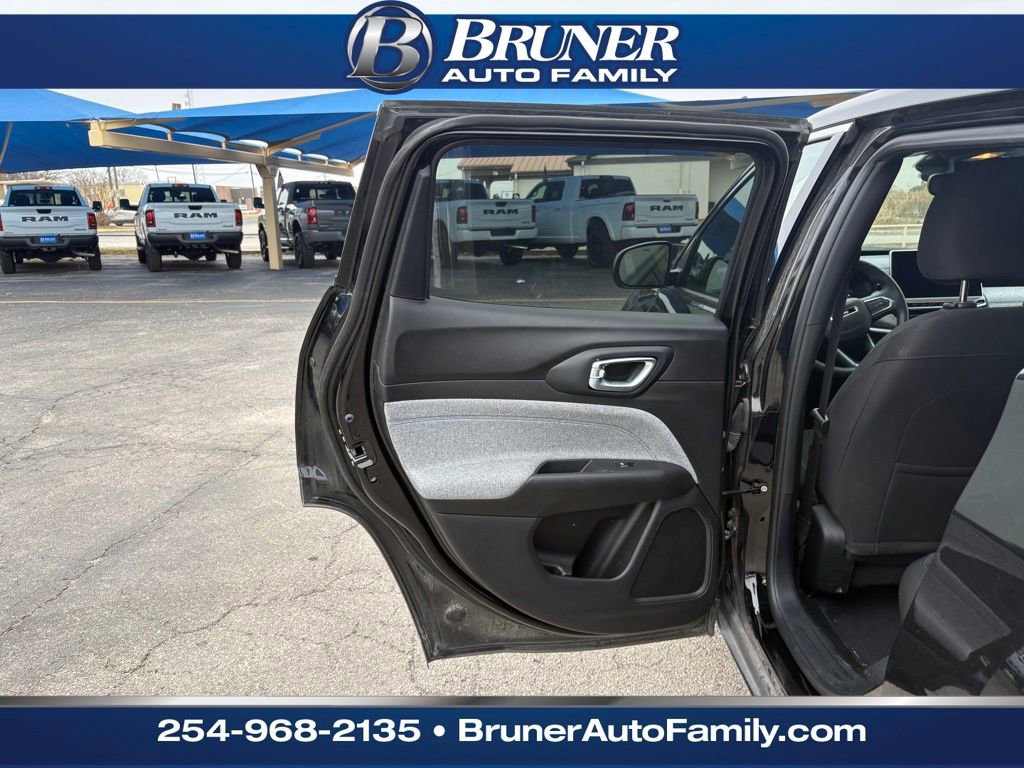 Used 2024 Jeep Compass Sport image 12