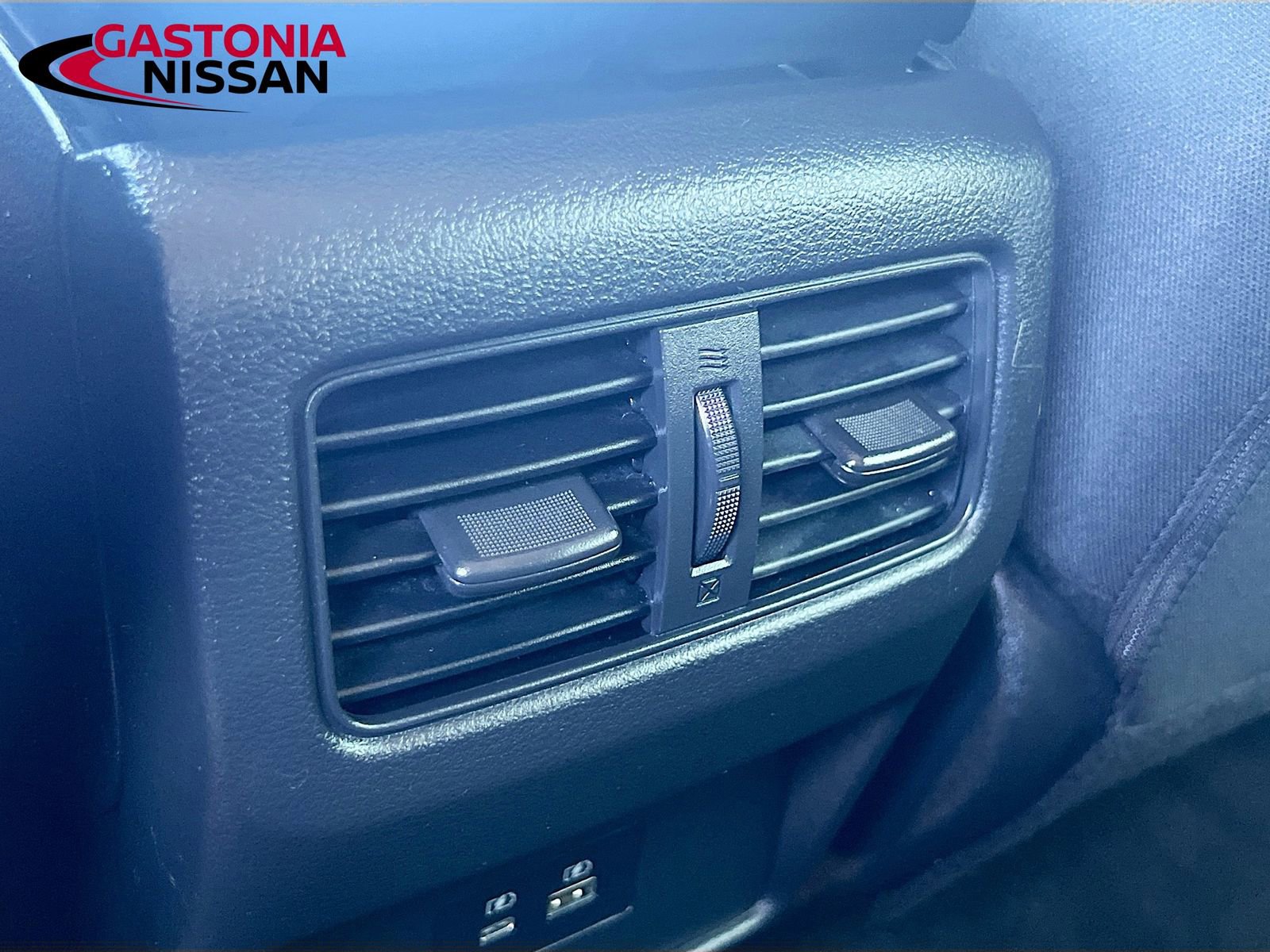 Used 2023 Nissan Rogue SV image 33