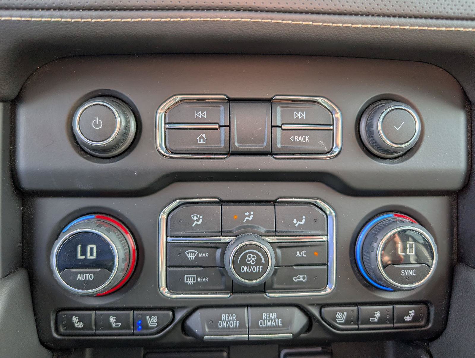 Used 2023 Chevrolet Tahoe Premier AWD/4WD image 17