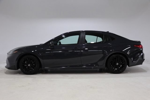 Used 2025 Toyota Camry SE FWD image 4