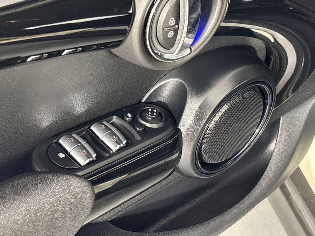 Used 2021 MINI Cooper S w/ Premium Package image 10