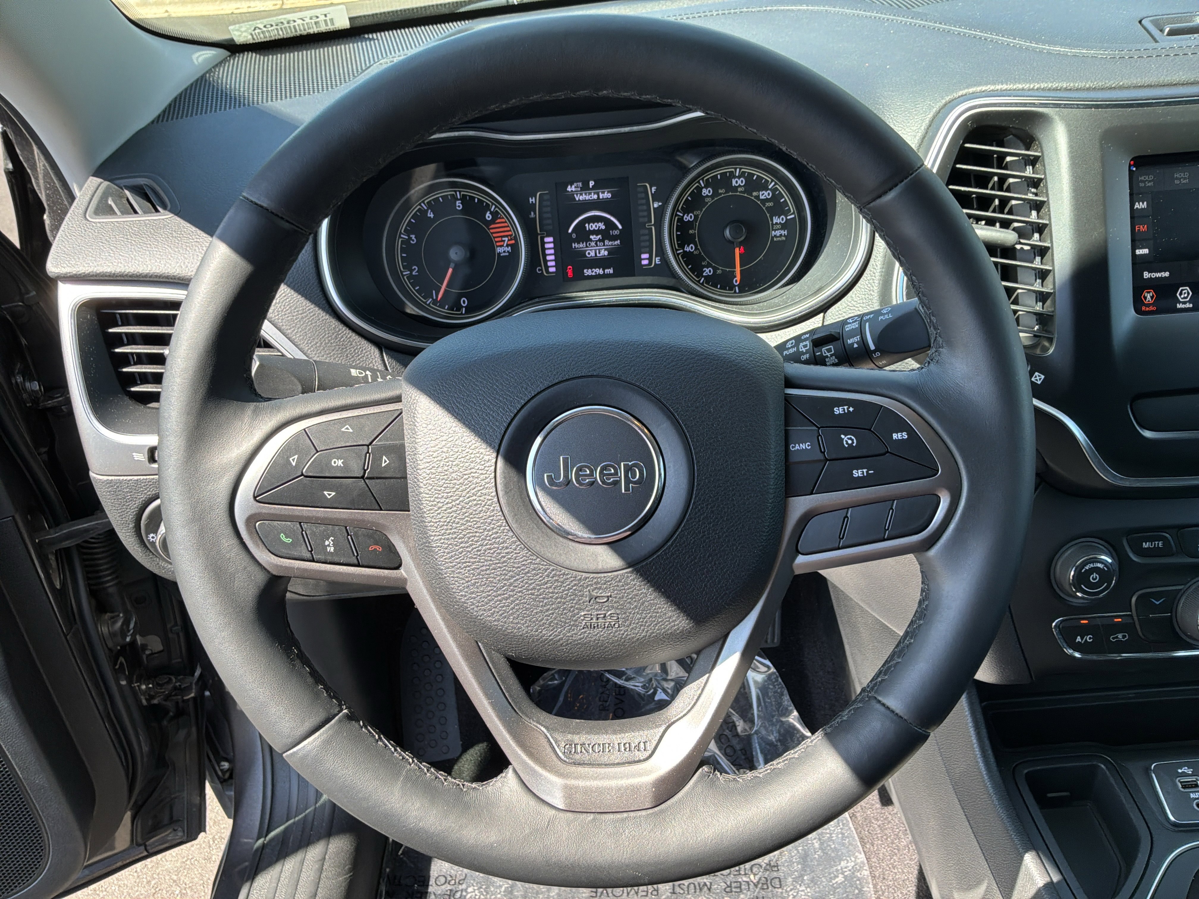 Used 2019 Jeep Cherokee Latitude Plus FWD image 18