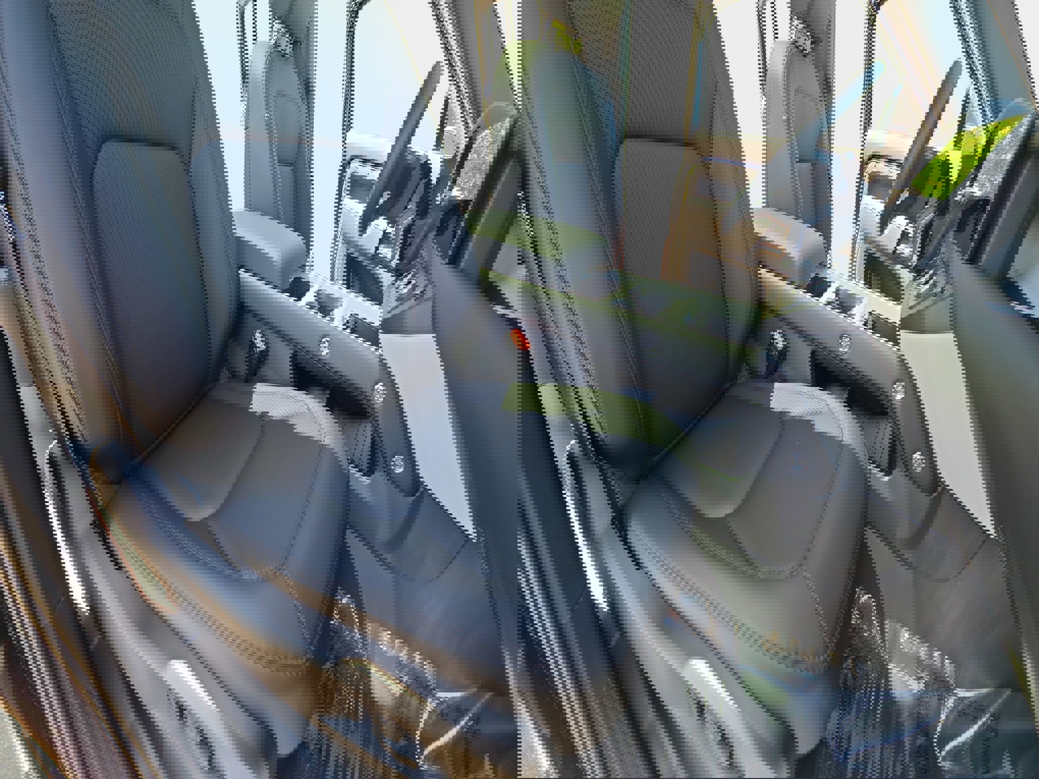 Used 2025 Land Rover Defender 110 S image 10