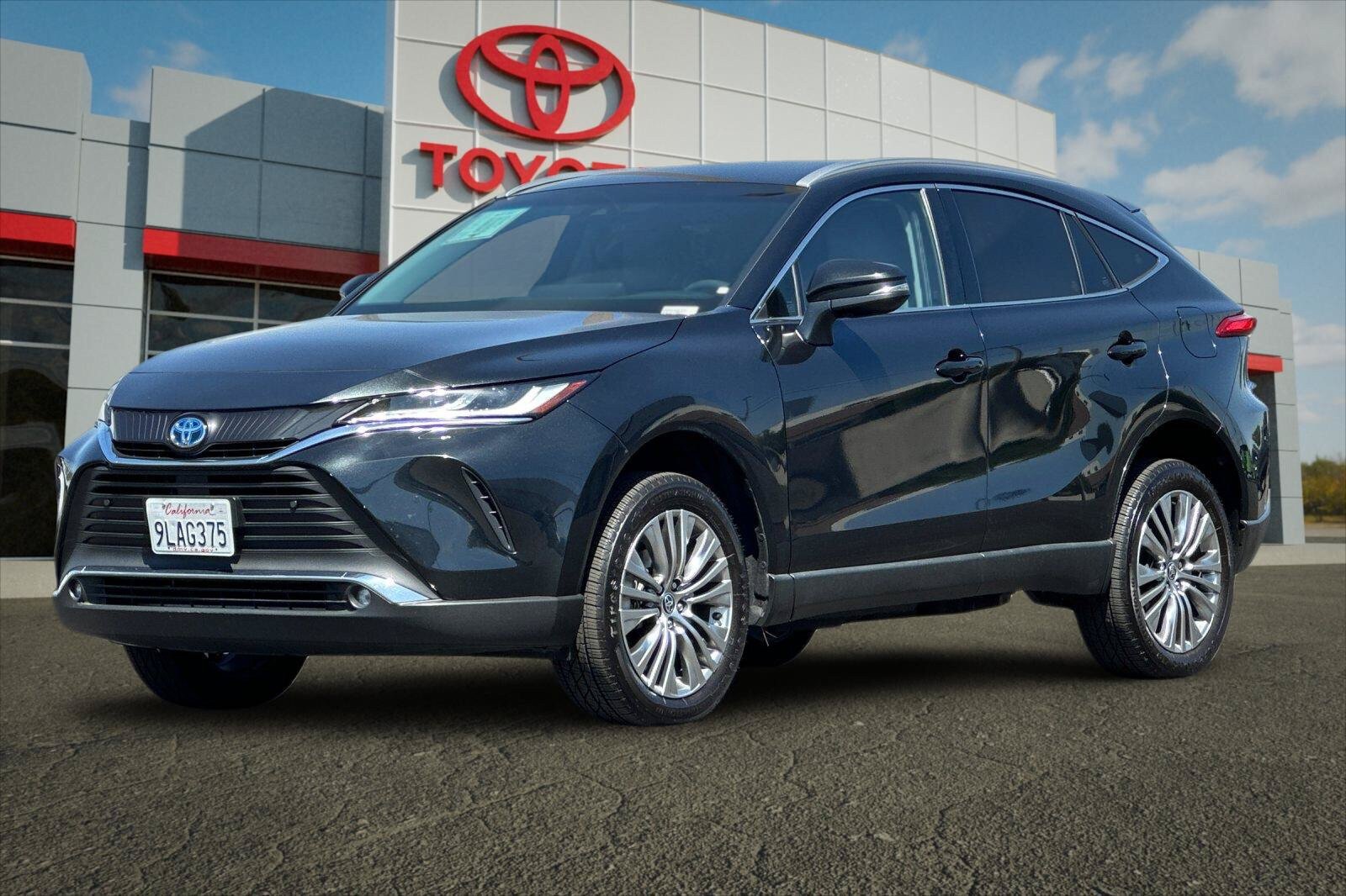 Certified 2024 Toyota Venza XLE AWD/4WD image 7