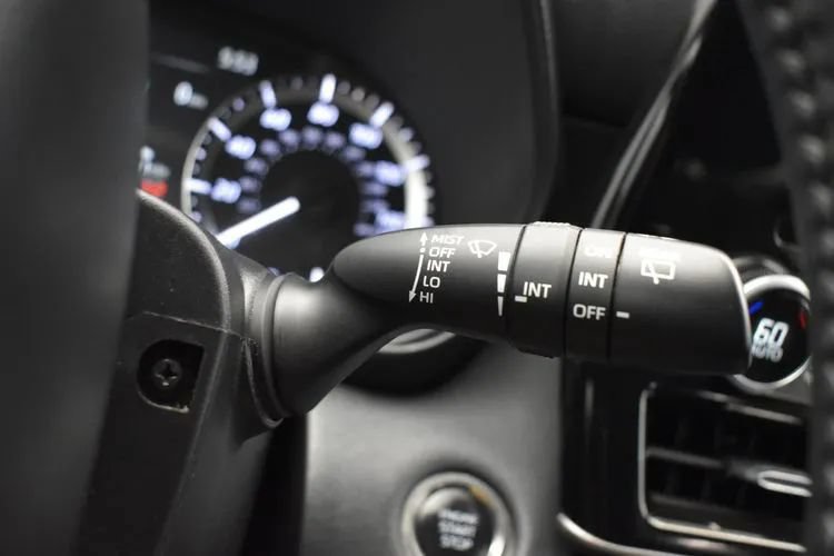 Used 2025 Toyota Highlander LE FWD image 25