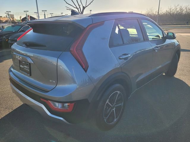 Used 2025 Kia Niro LX image 4