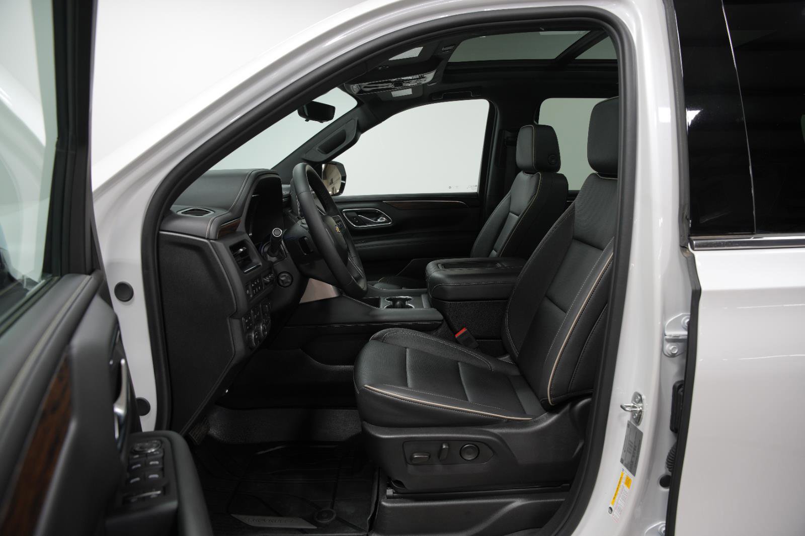 Used 2024 Chevrolet Suburban Premier w/ Premium Package image 28