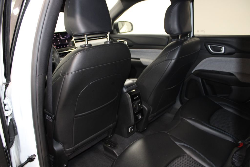 Used 2024 Jeep Compass Latitude image 21