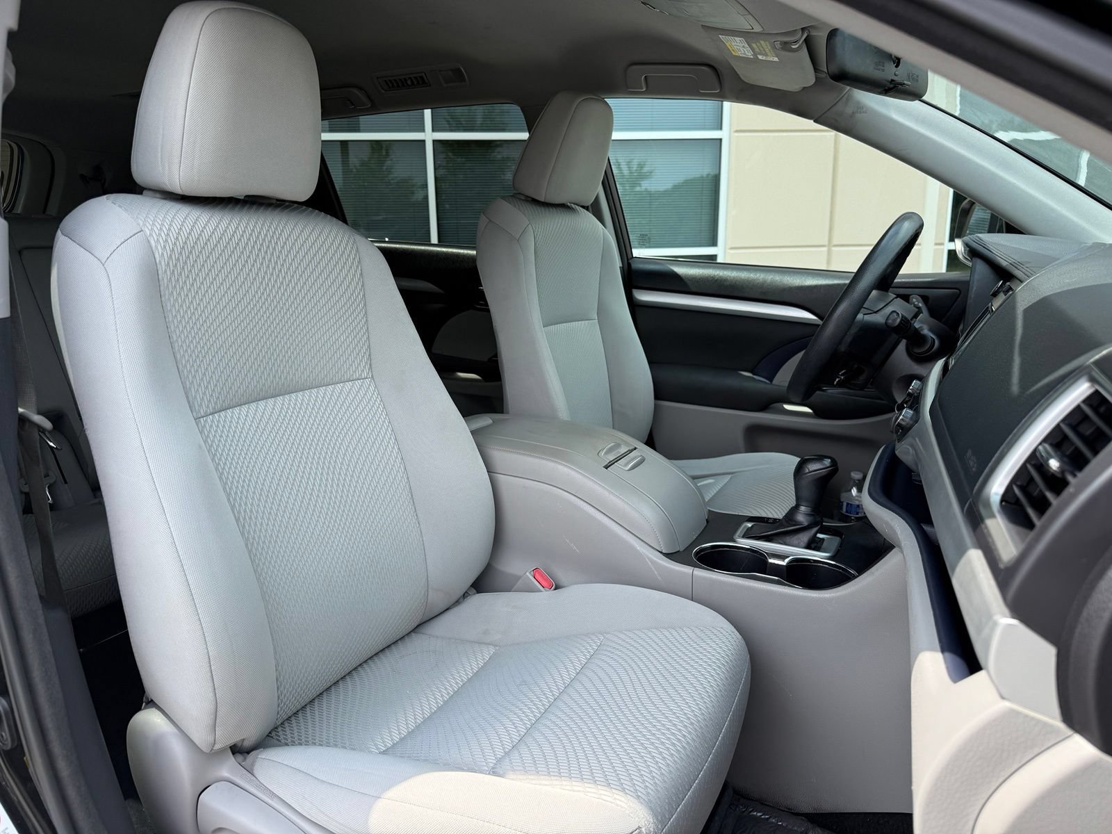 Used 2016 Toyota Highlander LE FWD image 36