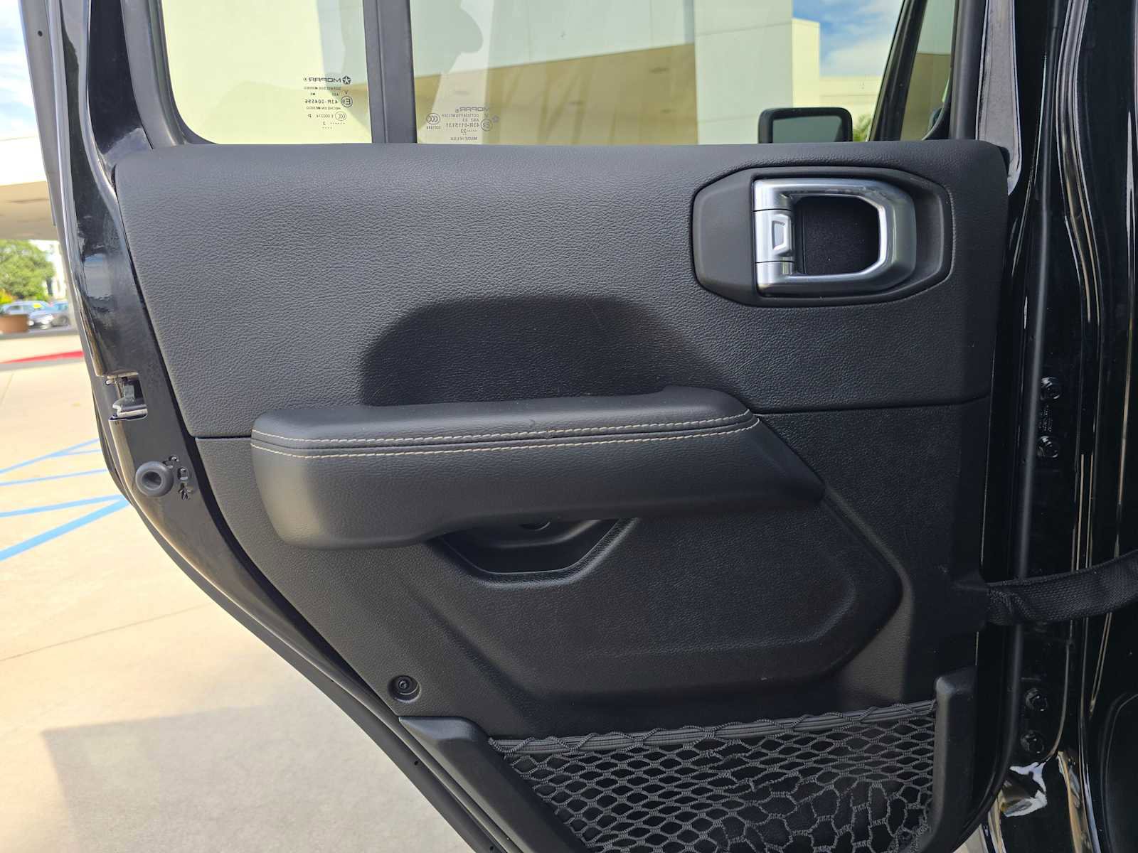 Used 2023 Jeep Wrangler Unlimited Sahara AWD/4WD image 15