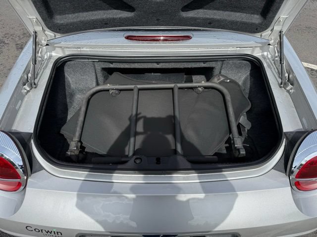 Used 2005 Ford Thunderbird RWD image 15