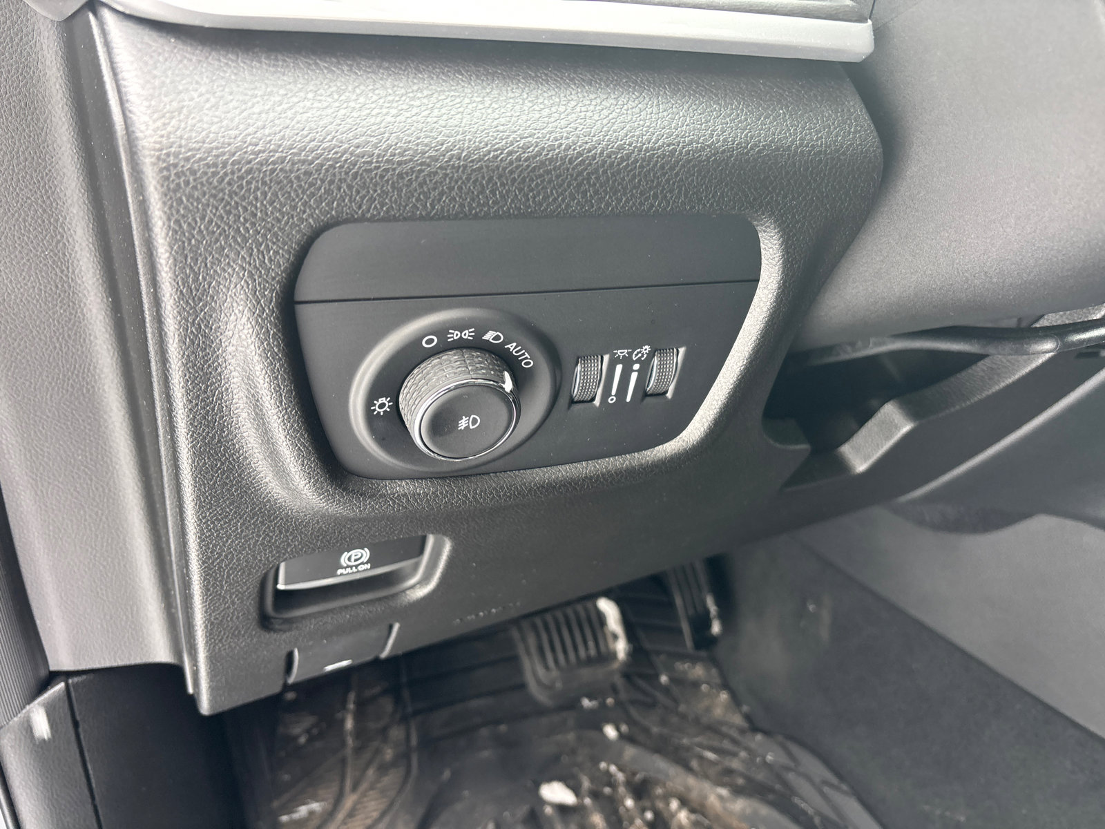 Used 2023 Jeep Grand Cherokee Limited image 14