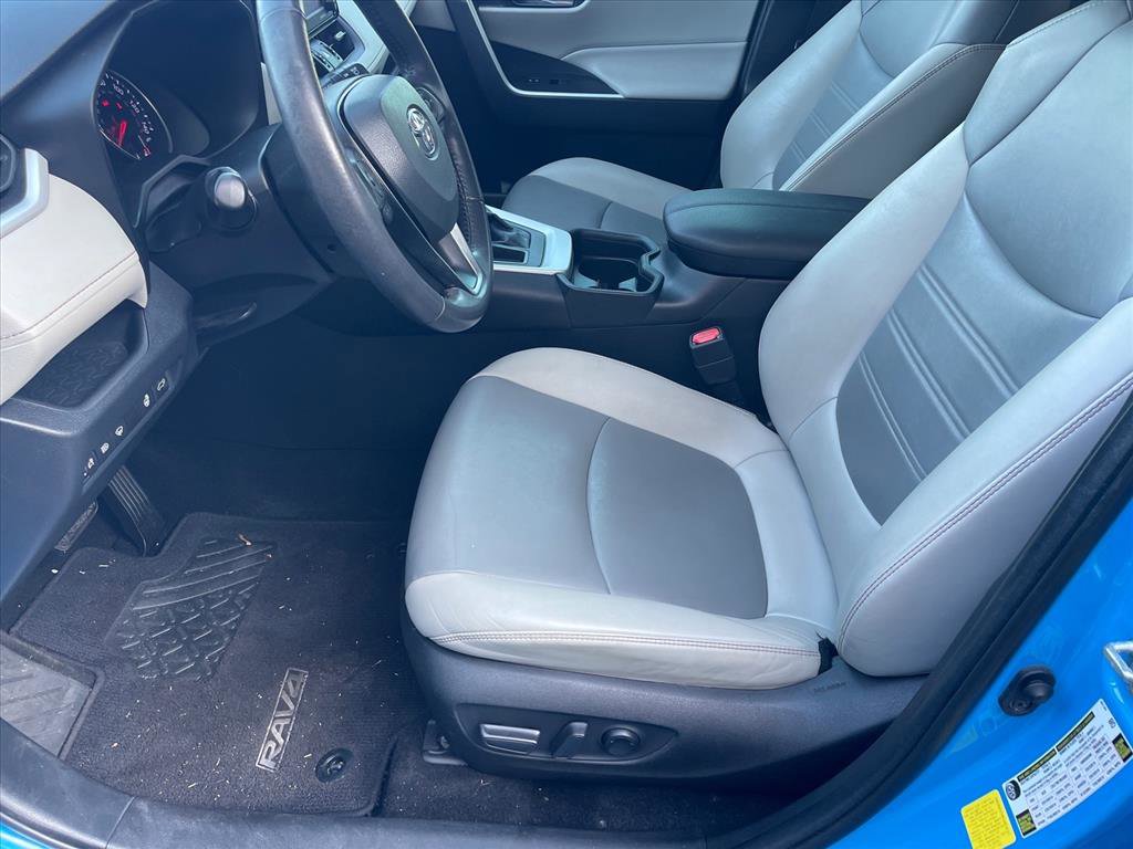 Used 2020 Toyota RAV4 XLE Premium image 10