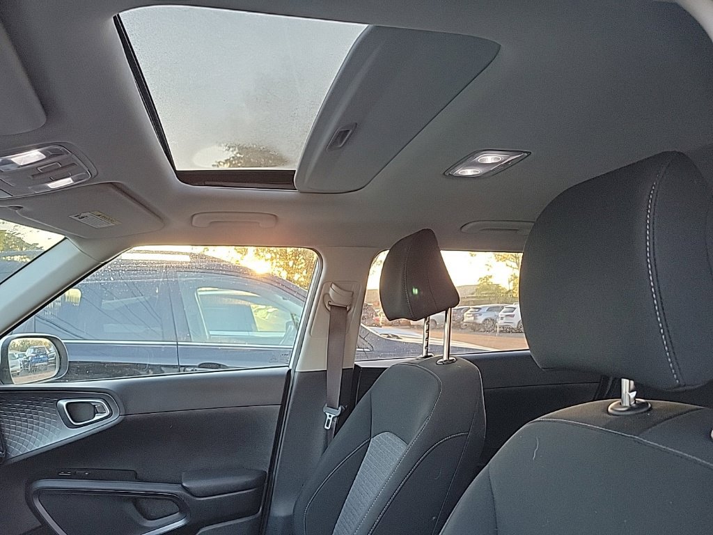 Used 2022 Kia Soul EX FWD image 7