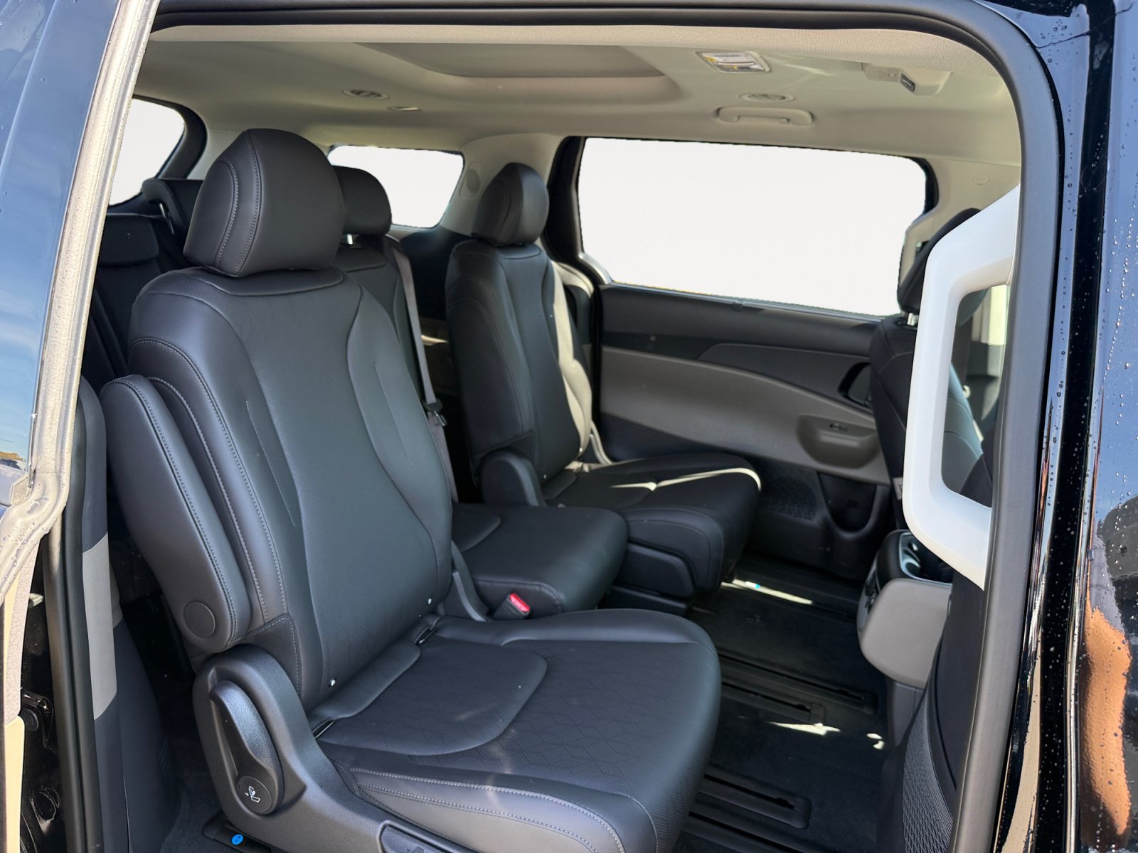 New 2027 Kia Carnival SX FWD image 18
