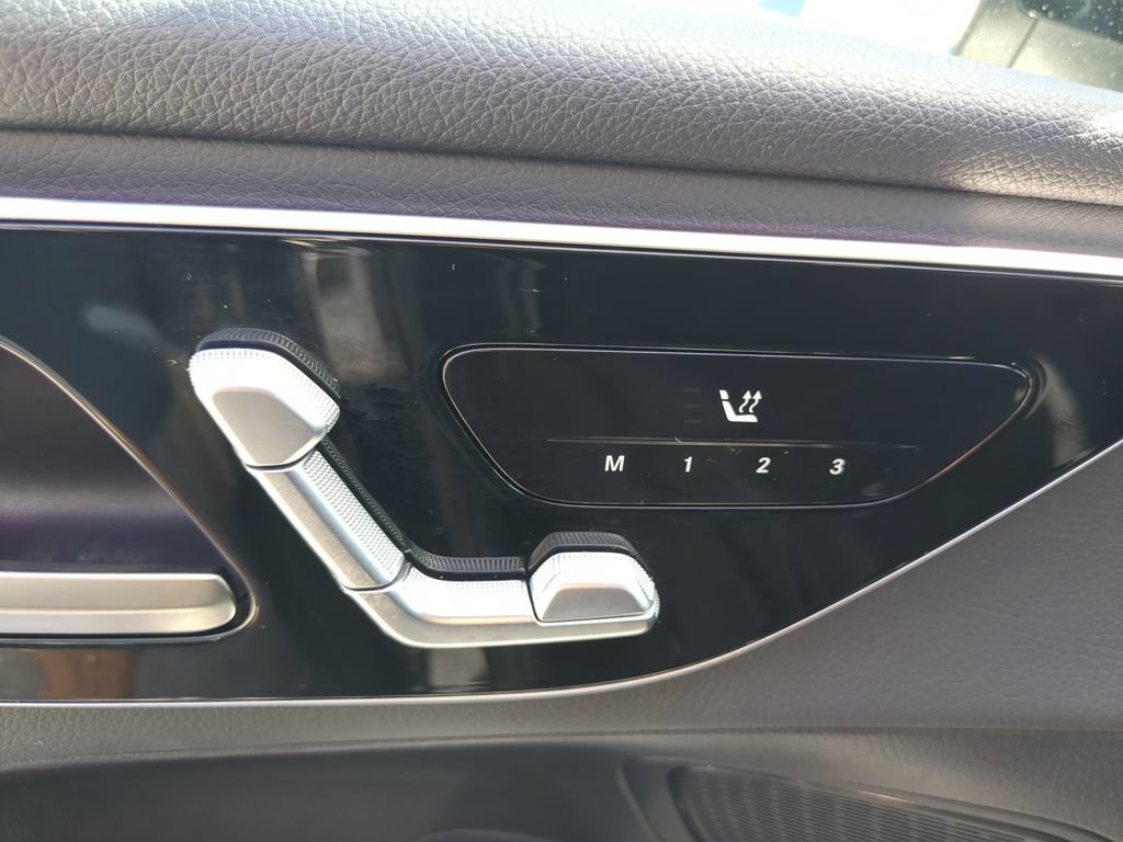 Used 2025 Mercedes-Benz GLC 300 image 19