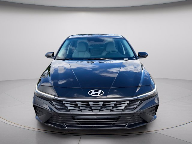 New 2026 Hyundai Elantra SEL Sport FWD image 3