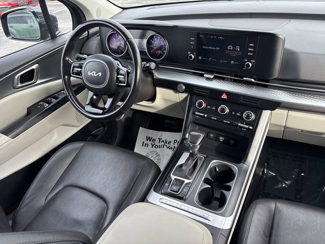 Used 2024 Kia Carnival LX image 15