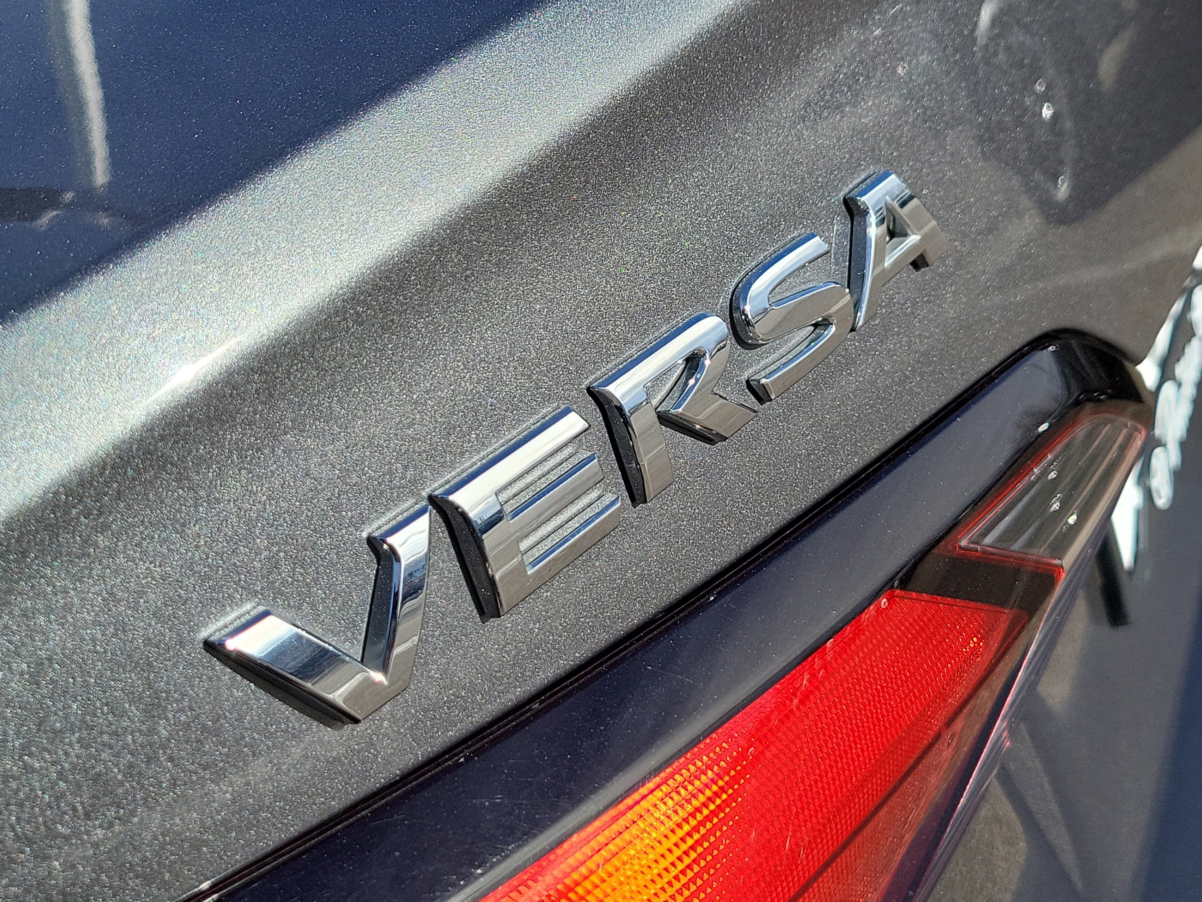 Used 2023 Nissan Versa SV image 11