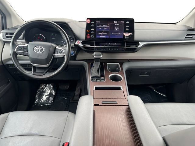 Certified 2024 Toyota Sienna XLE FWD image 14