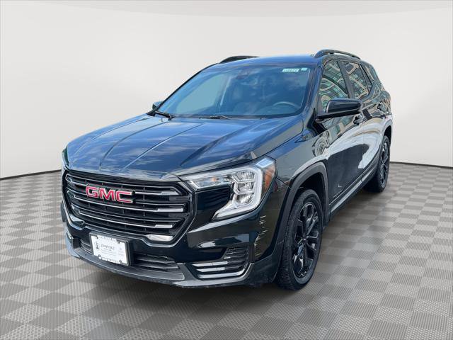 Used 2022 GMC Terrain SLE w/ Driver Convenience Package image 3