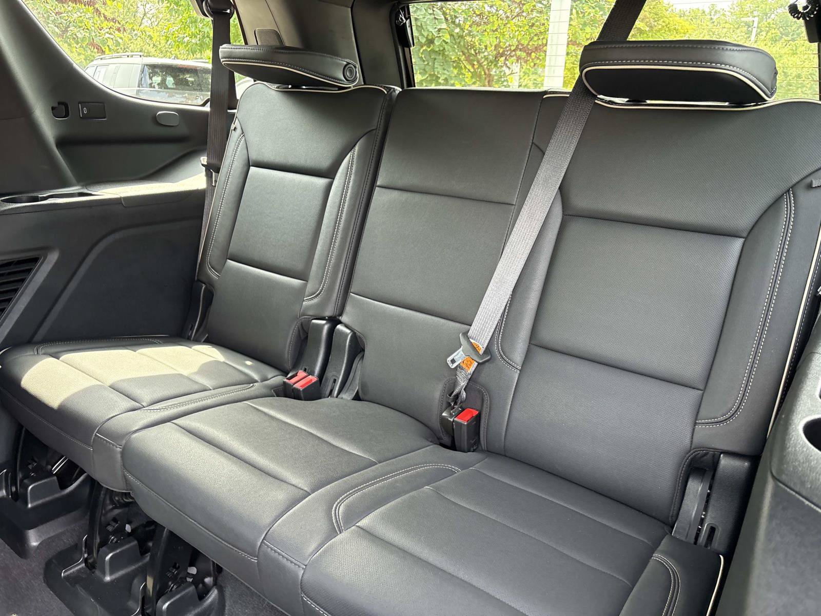 Used 2023 GMC Yukon SLT w/ SLT Premium Package AWD/4WD image 32