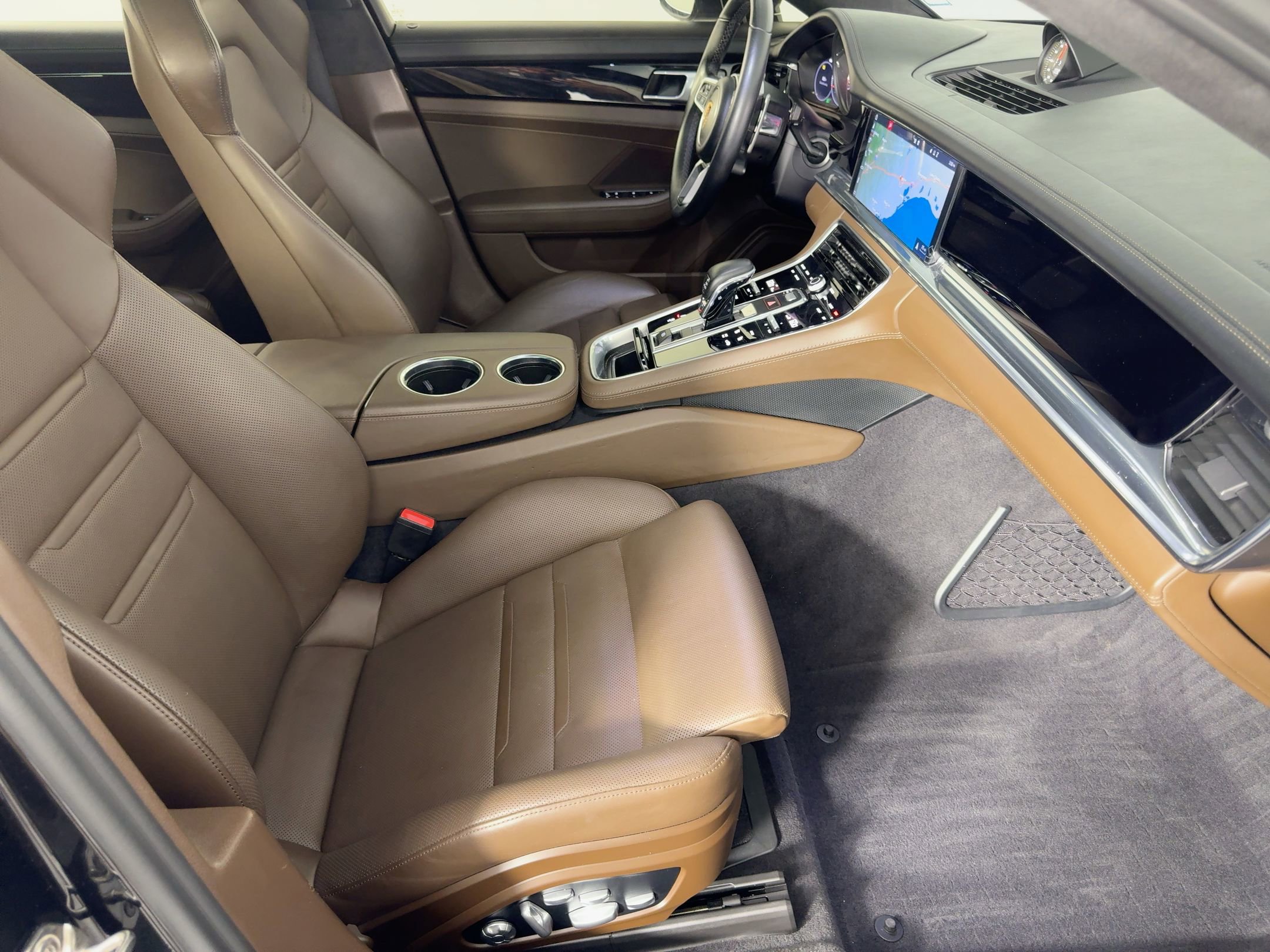 Certified 2020 Porsche Panamera GTS w/ Premium Package Plus image 30