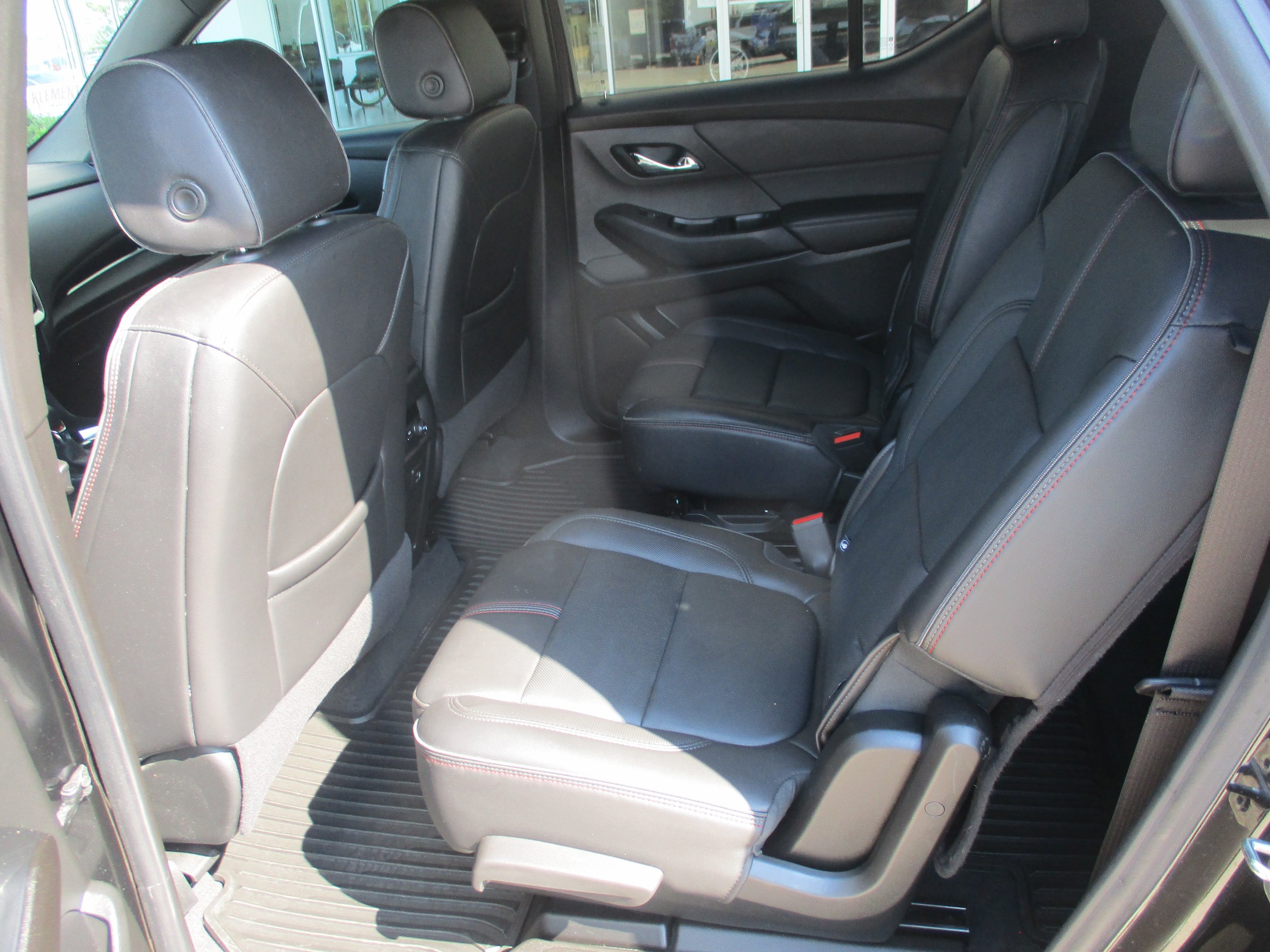 Used 2023 Chevrolet Traverse RS FWD image 4