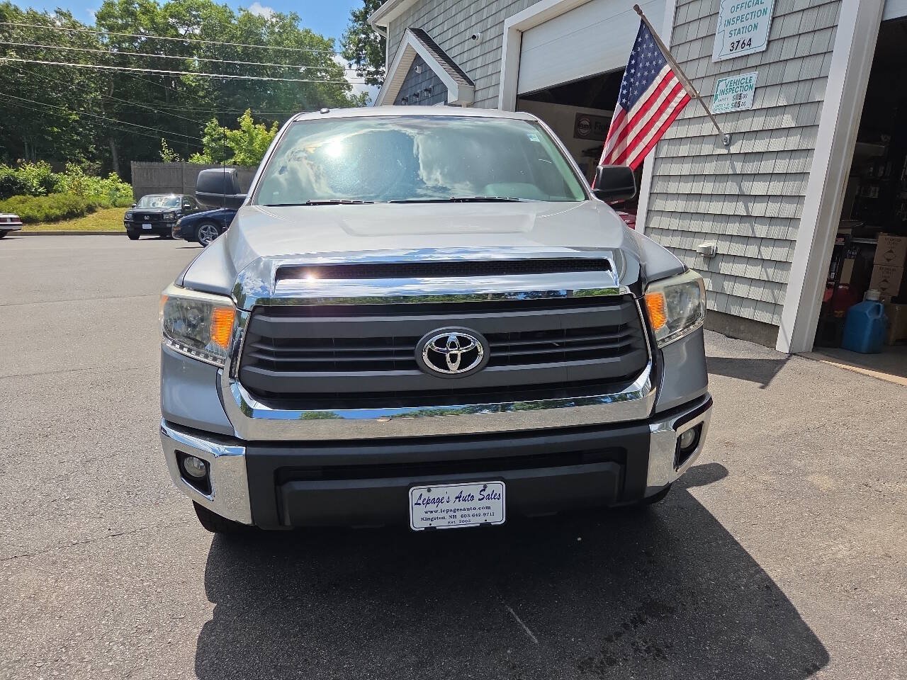 Used 2014 Toyota Tundra SR5 w/ TRD Off Road Package AWD/4WD image 3