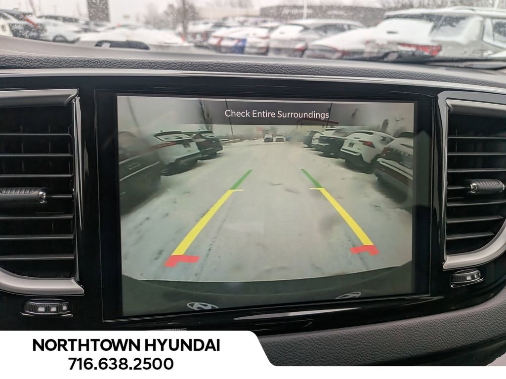 Used 2024 Chrysler Pacifica Touring-L image 18