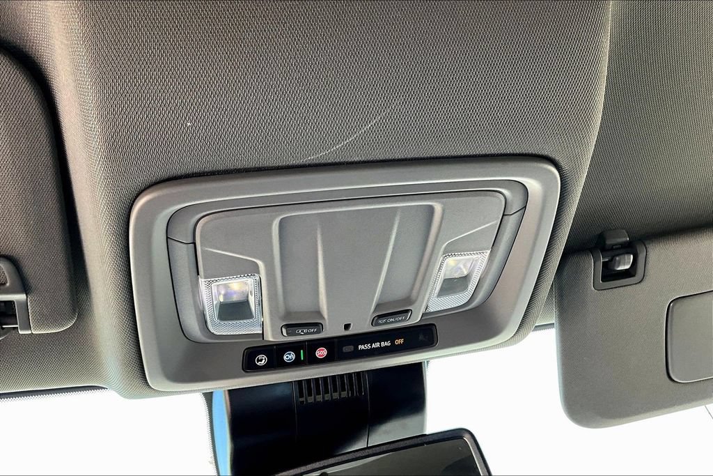 Used 2025 GMC Sierra 1500 SLT AWD/4WD image 18