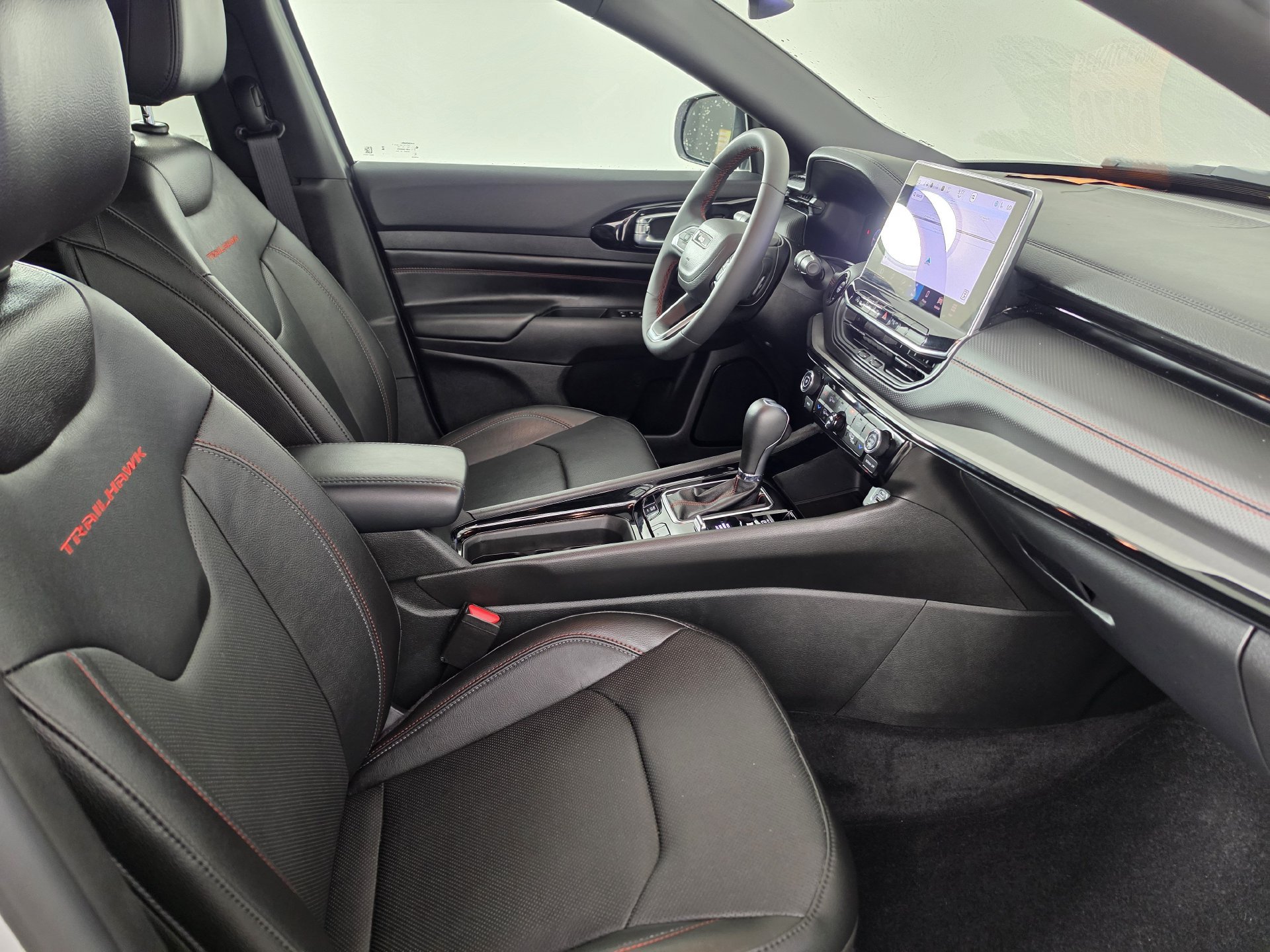 Used 2025 Jeep Compass Trailhawk w/ Trailhawk Elite Group AWD/4WD image 38
