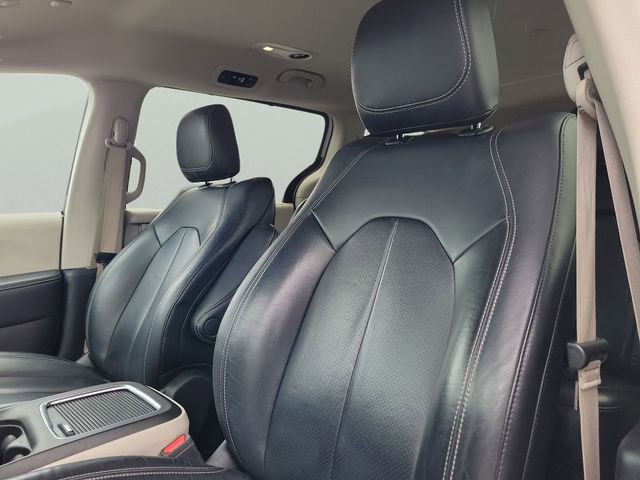 Used 2022 Chrysler Pacifica Touring-L image 19